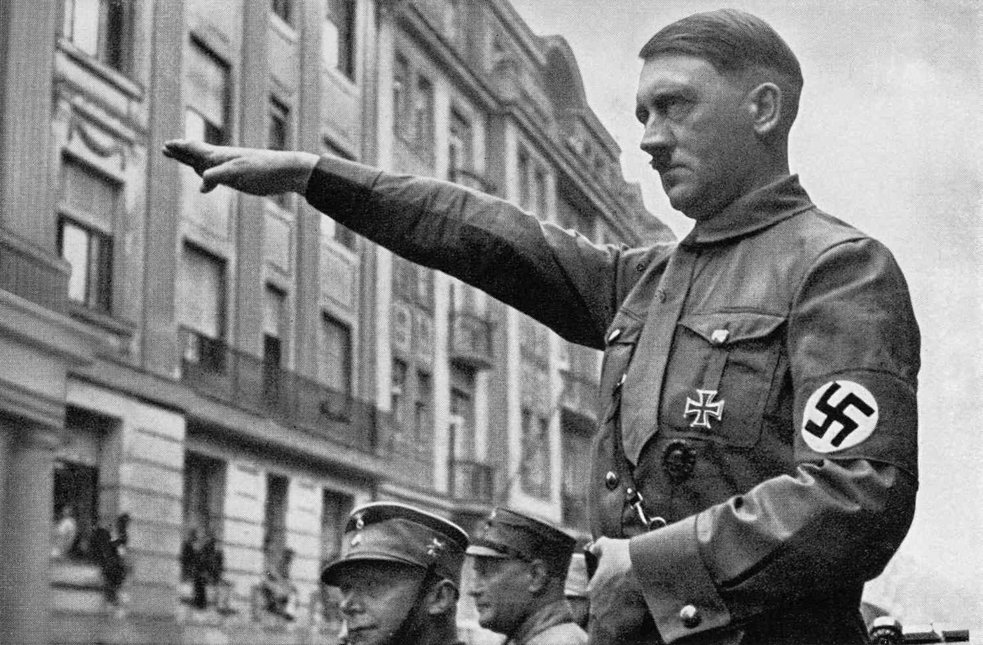 El día que acusaron a un pobre hombre de intentar hacer saltar las vías del tren en que viajaba Hitler
