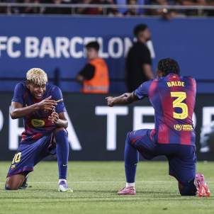 Lamine Yamal i Alejandro Balde celebren un gol amb el Barça / Foto: Europa Press