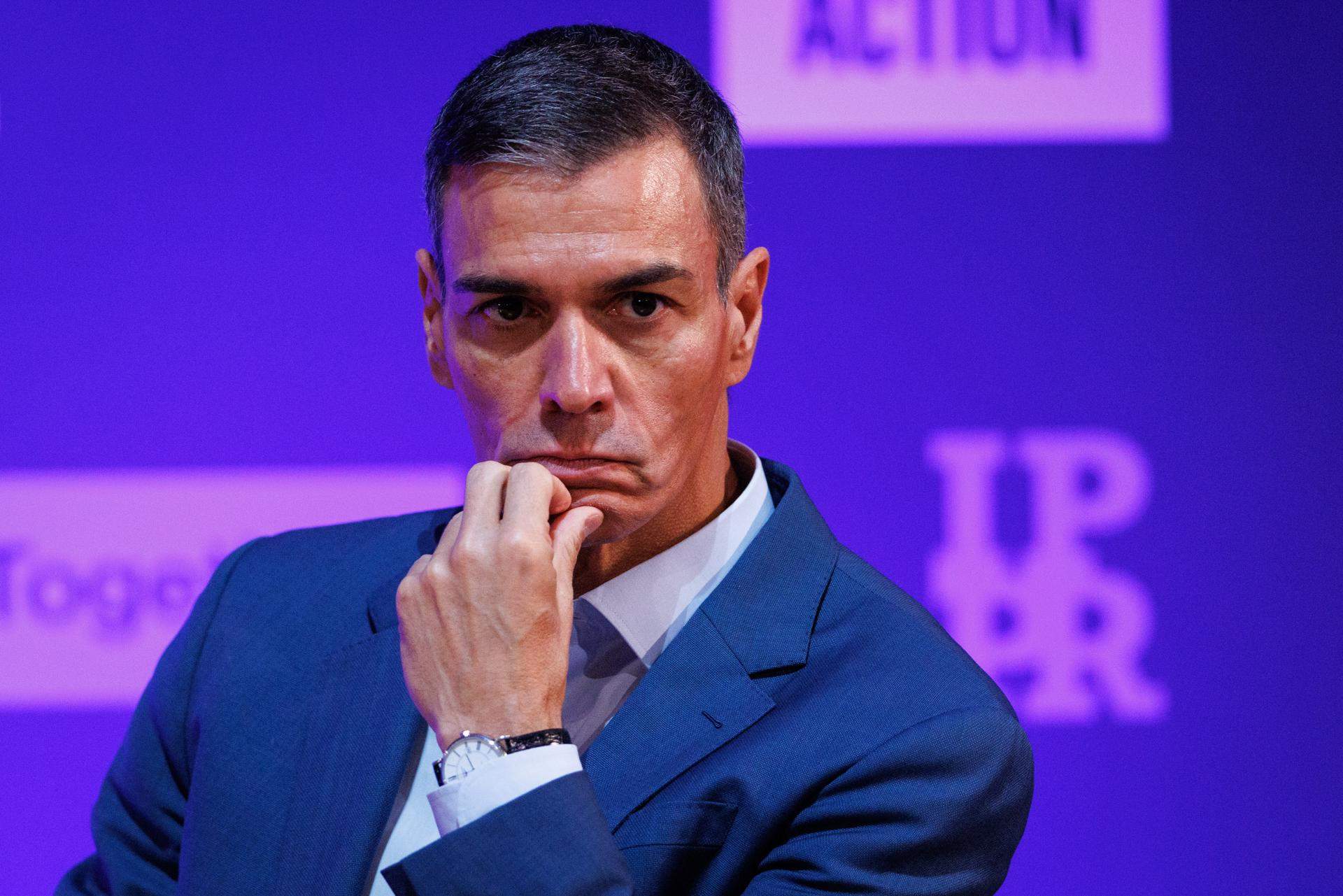 Sánchez s'agafa al solc de la Flotilla mentre la legislatura es manté embarrancada