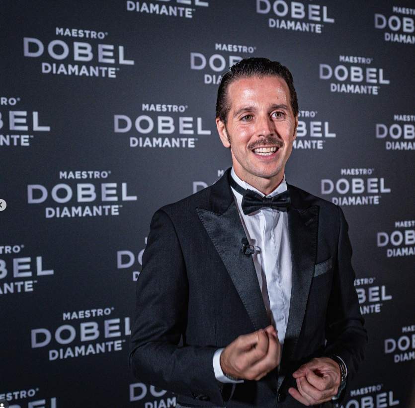 Ricard Abadías, elegant, Ig