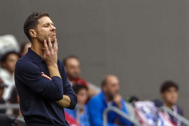 Xabi Alonso pensatiu