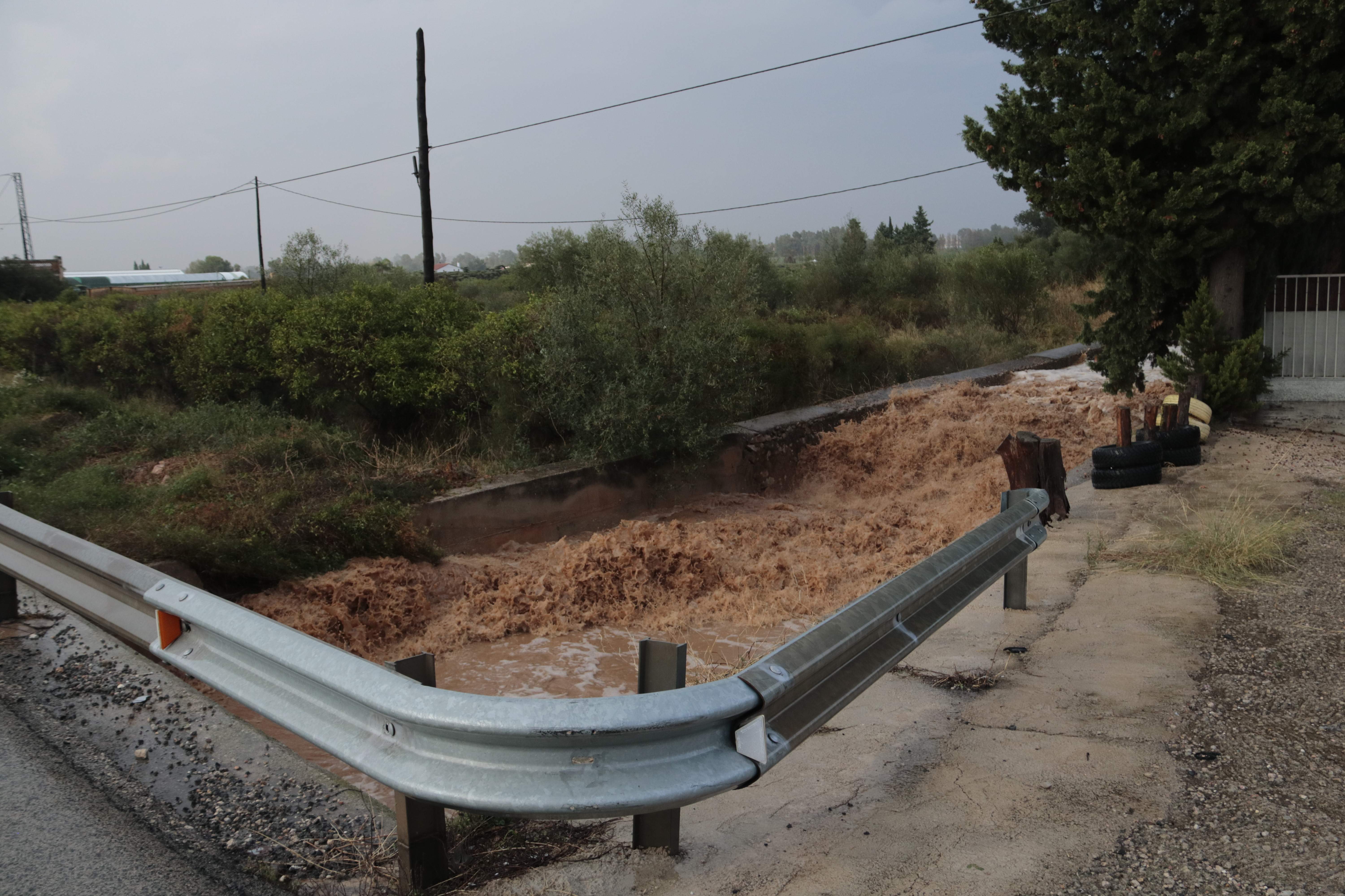 Tanquen totes les escoles al Montsià i Baix Ebre pel temporal que deixa 200 litres per metre quadrat