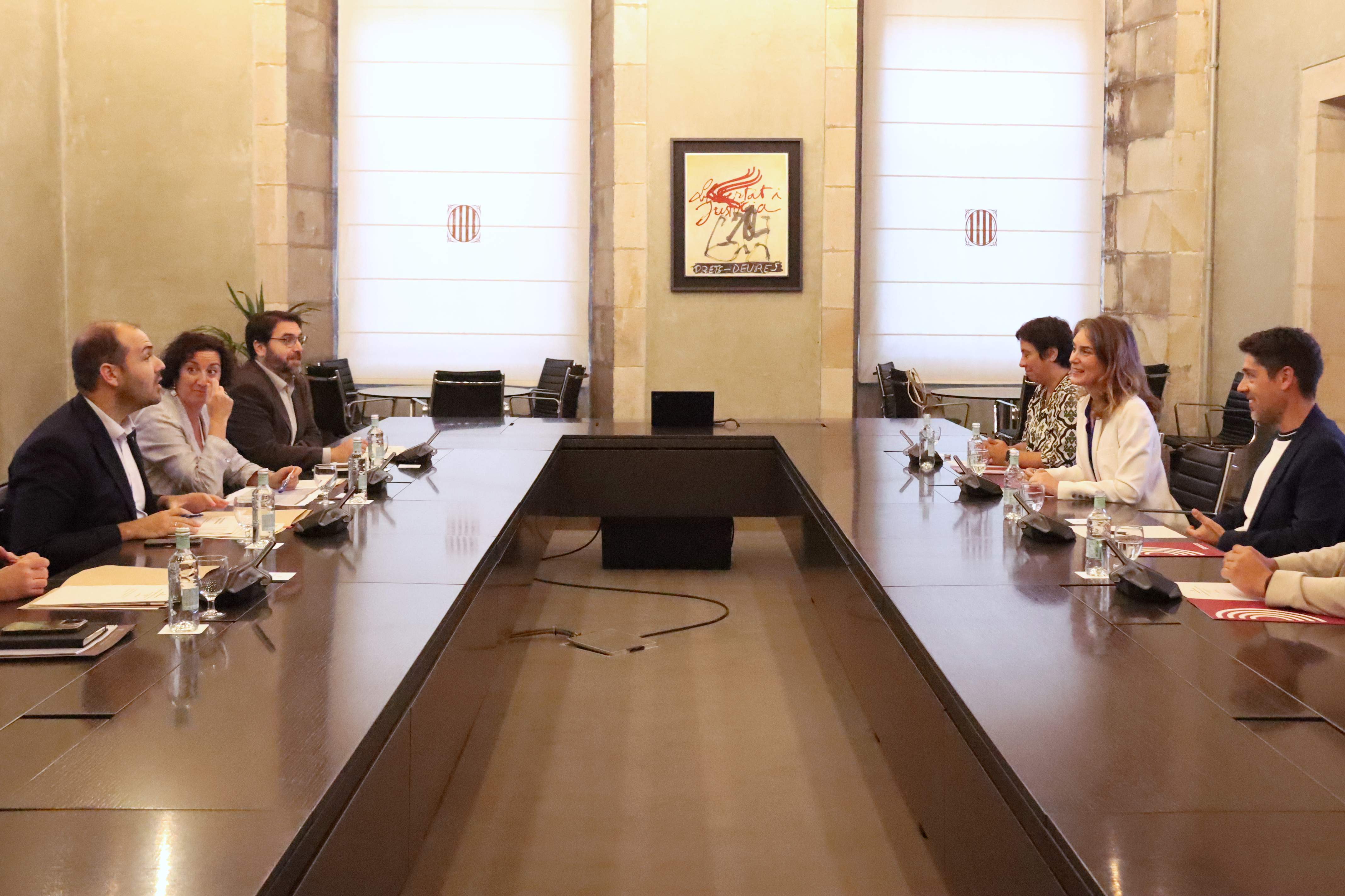 Los Comuns aprietan a Illa: "No hay suficientes avances para empezar a negociar los presupuestos"