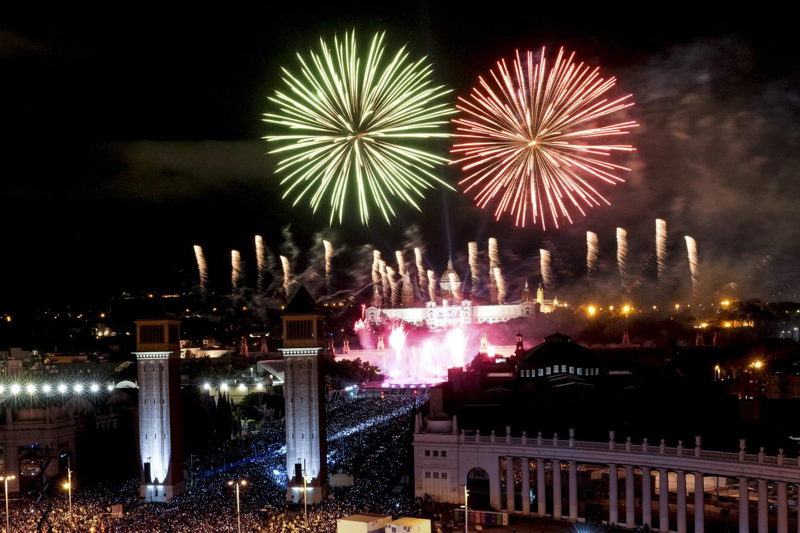 Indignación en las redes por el retroceso del catalán en el Piromusical de la Mercè