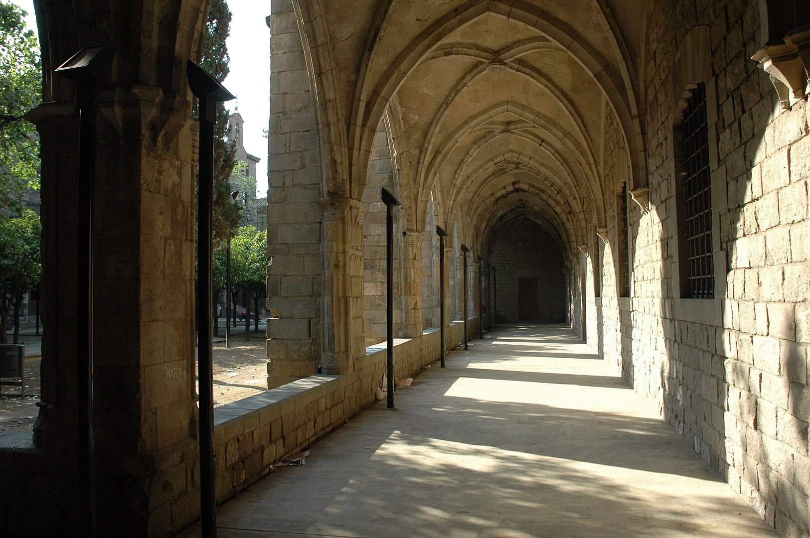 La façana principal i el claustre de l’antic Hospital de la Santa Creu es rehabilitaran el 2026