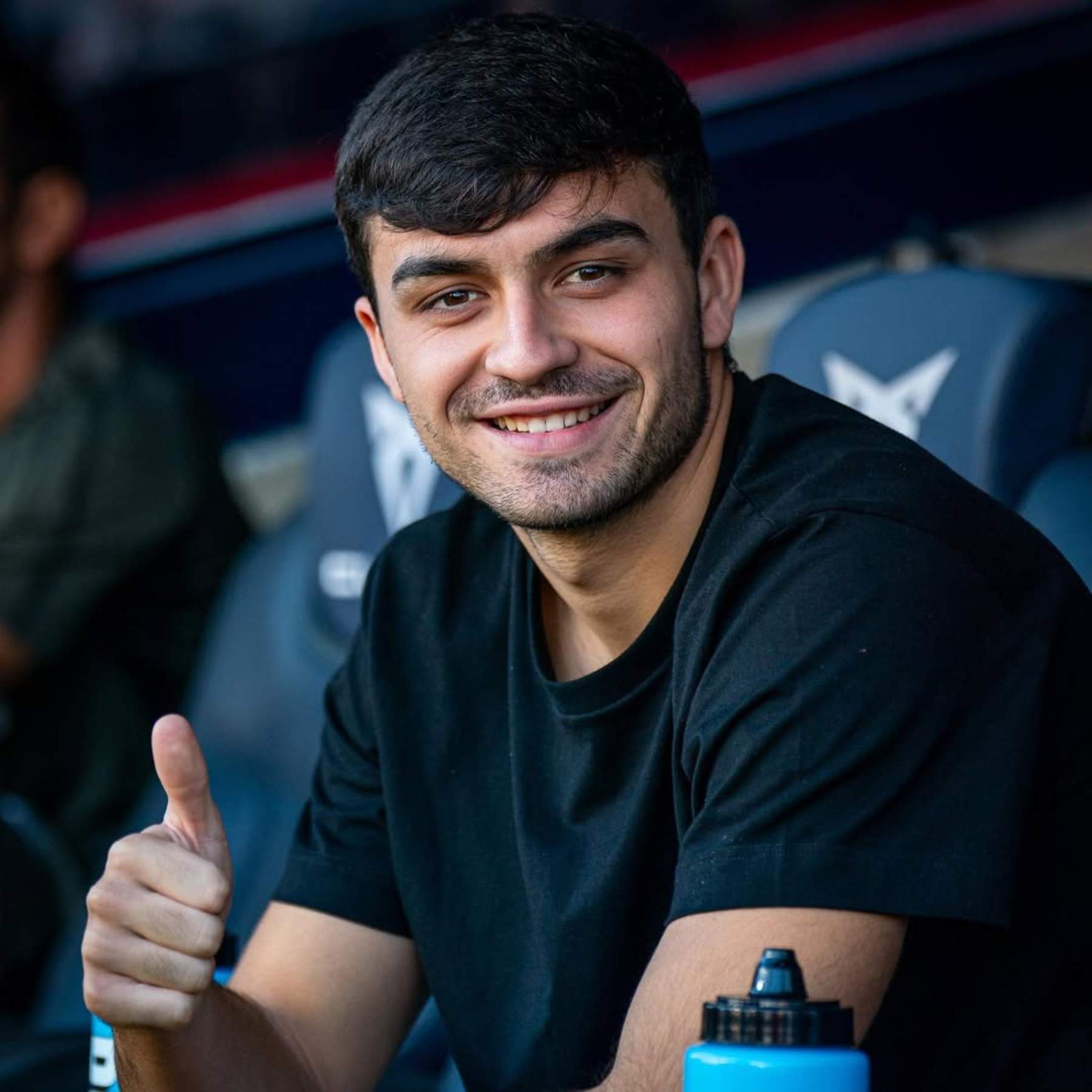 Pedri lo defiende, pero es de lo pocos en el Barça, sospechan que es el problema, juegan con diez