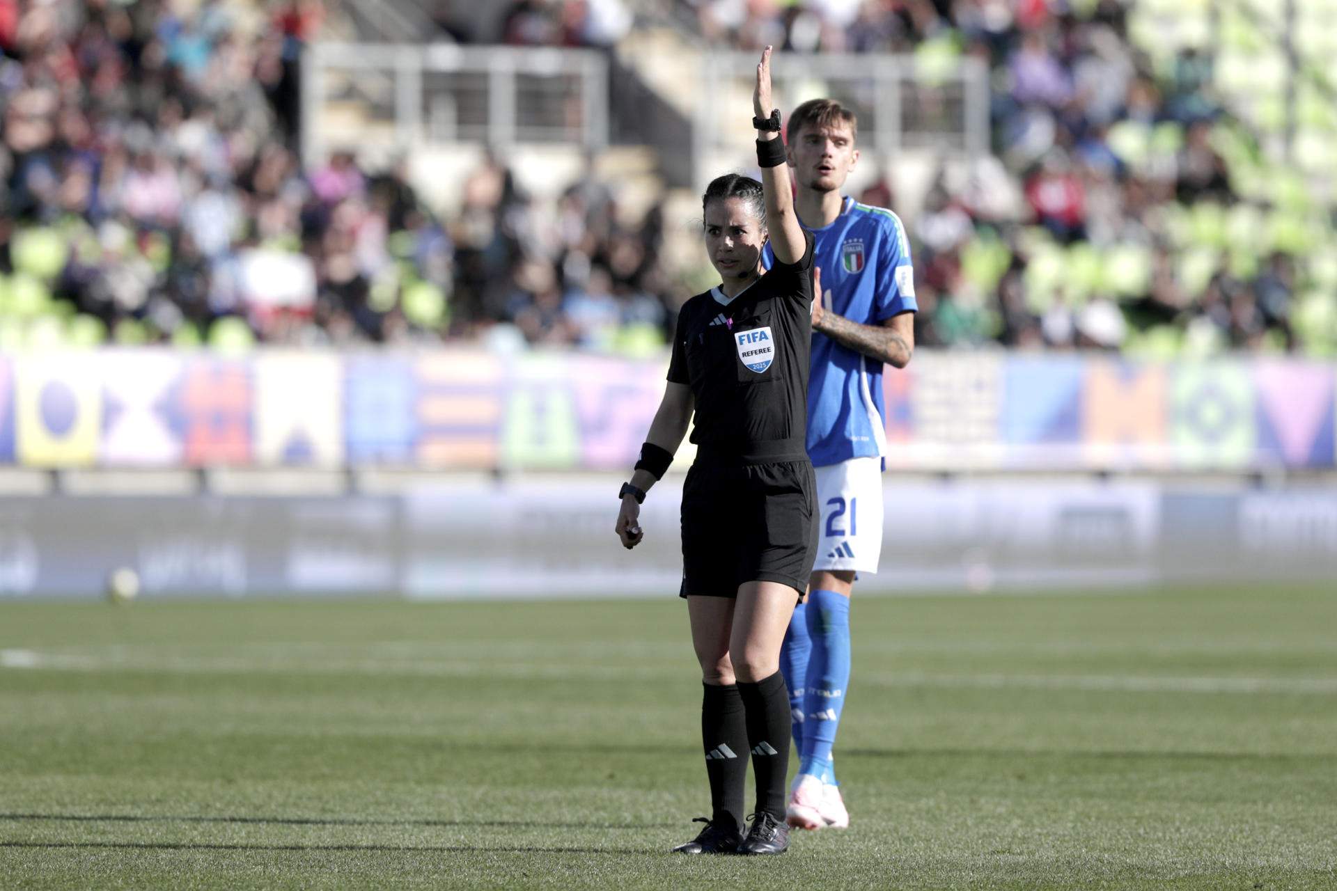 La revolucionària targeta verda al futbol: com funciona i quan arribarà a la Lliga i a la Champions?