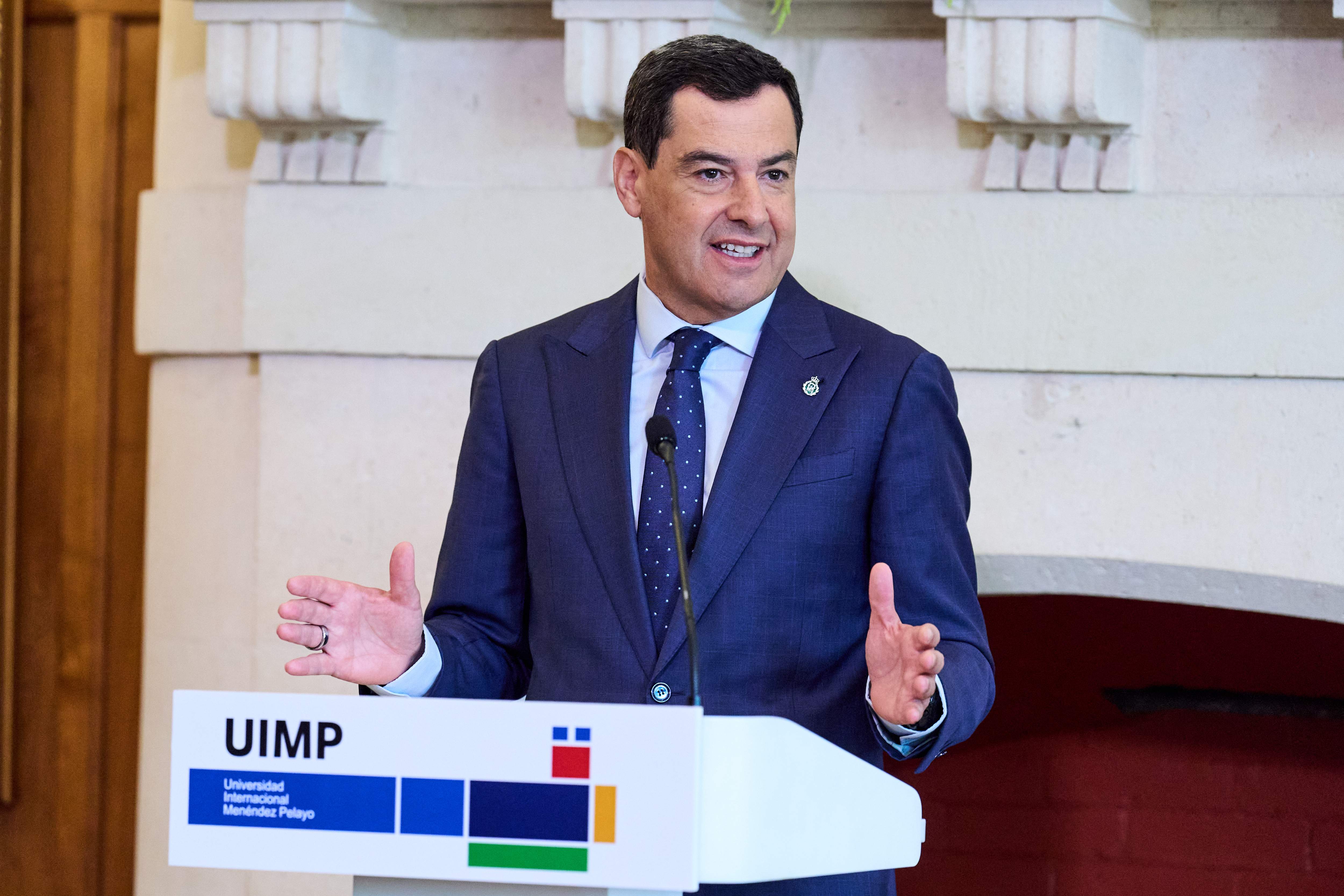 El president andalús es fa un embolic sobre l’exigència del català i el castellà als immigrants
