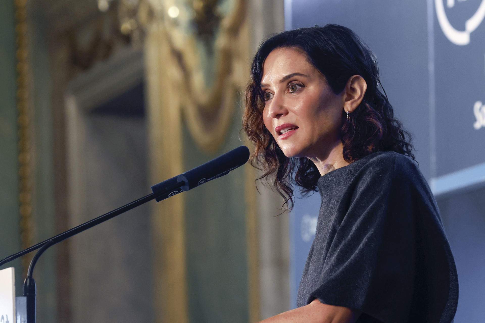 Ayuso sorprende y critica a Felipe VI por amonestar a Israel: "El rey reina, pero no gobierna"