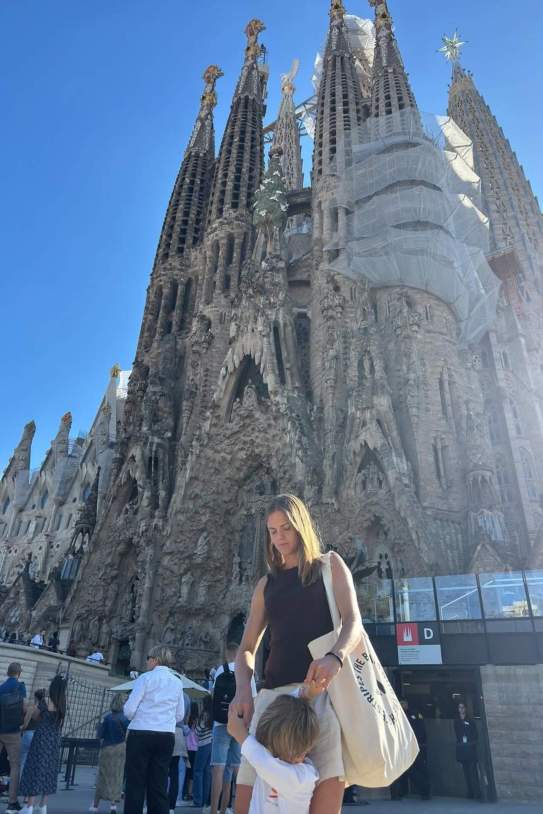 Irene Paredes en la Sagrada Familia con Mateo / Instagram