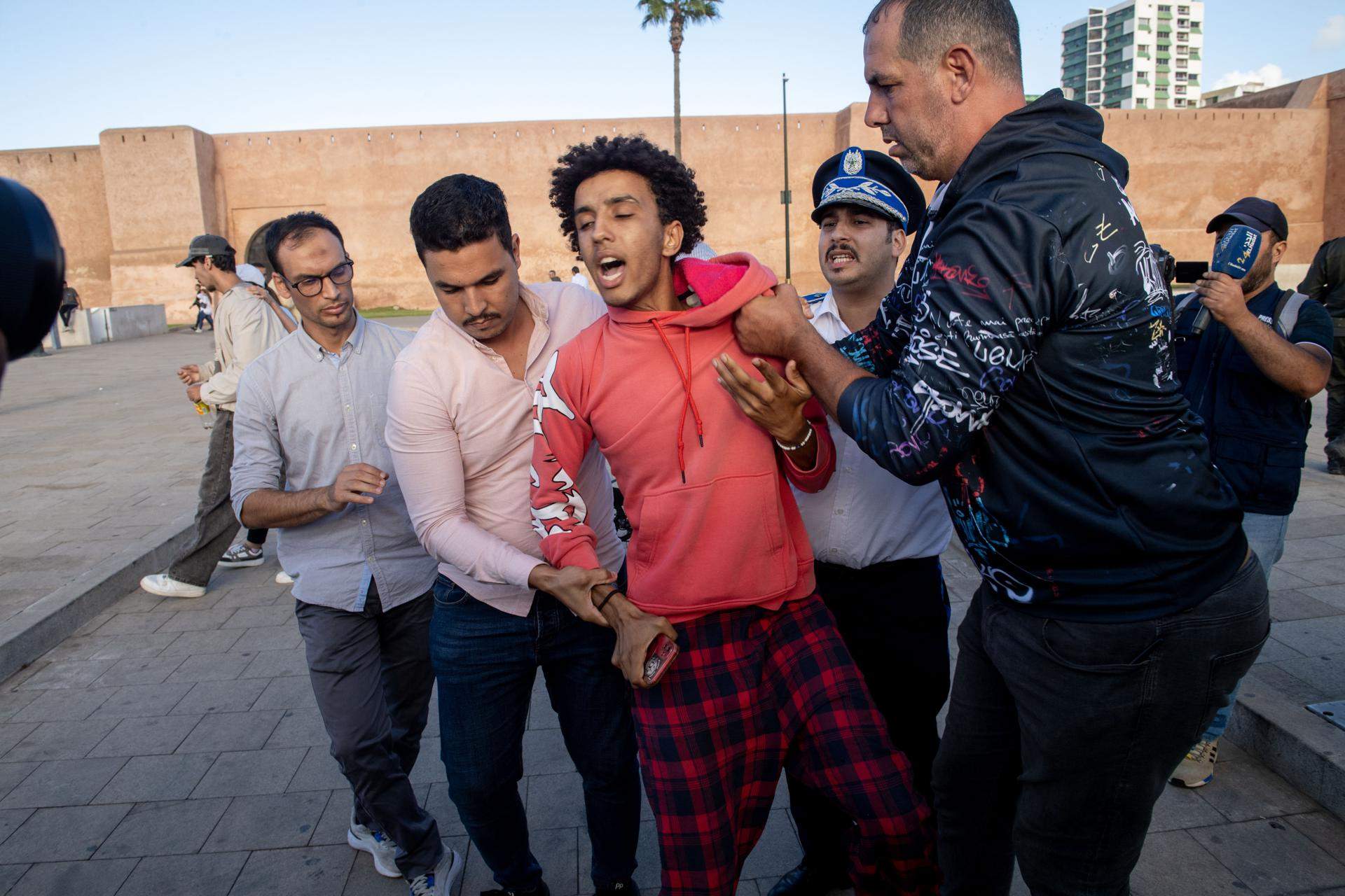 Los jóvenes de Marruecos dicen basta: ¿qué es el movimiento GenZ212 que desafía al régimen de Mohamed VI?"