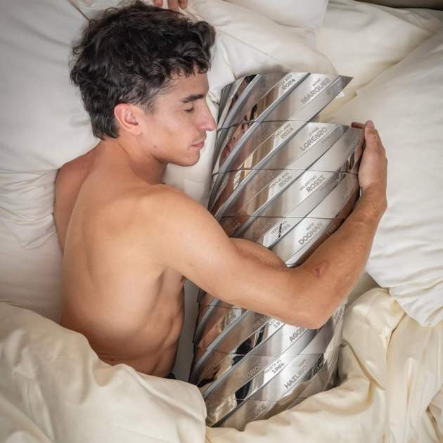 Marc Márquez amb el trofeu / Instagram