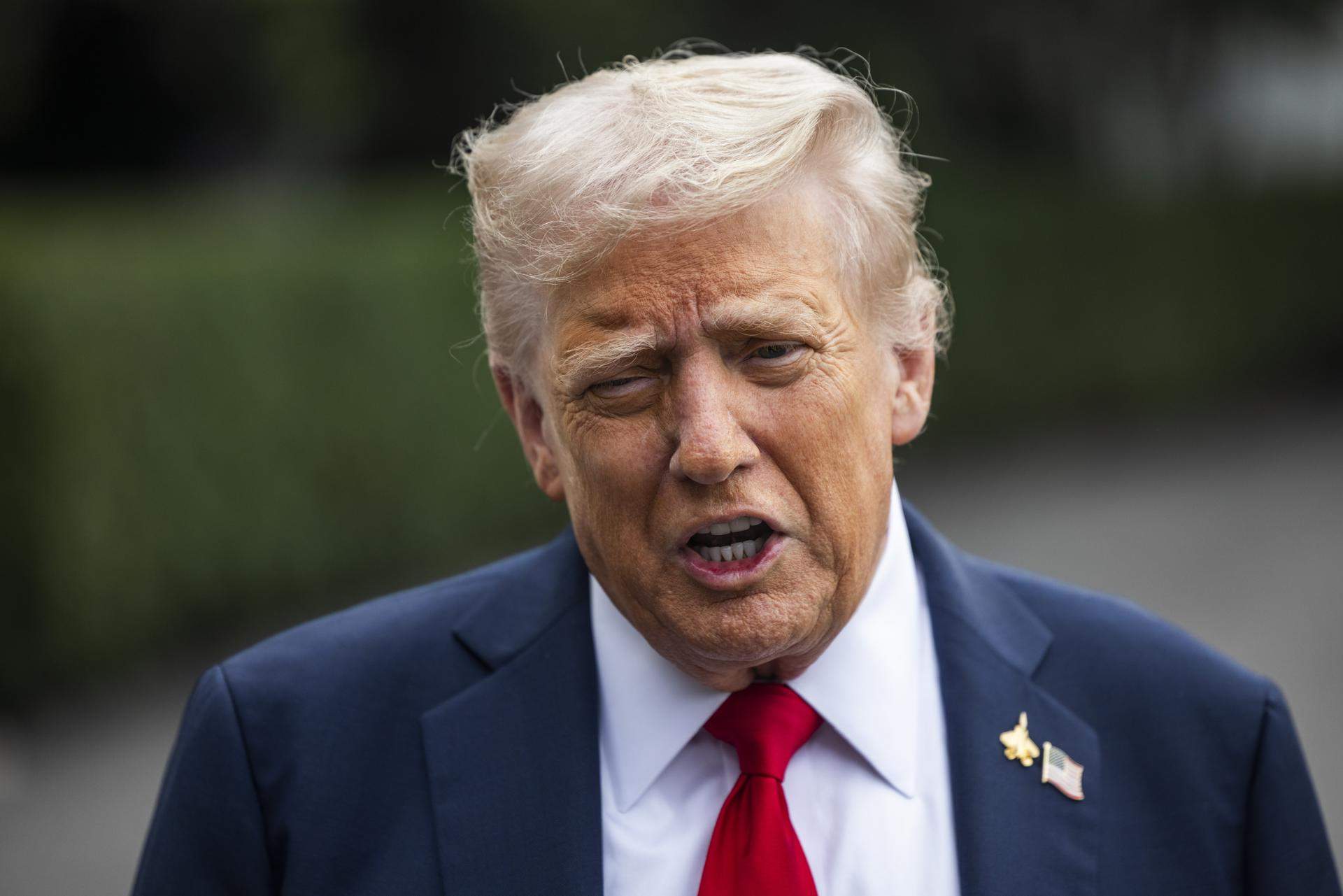 Trump diu que va desplegar submarins nuclears davant de Rússia perquè "ens va amenaçar una mica"