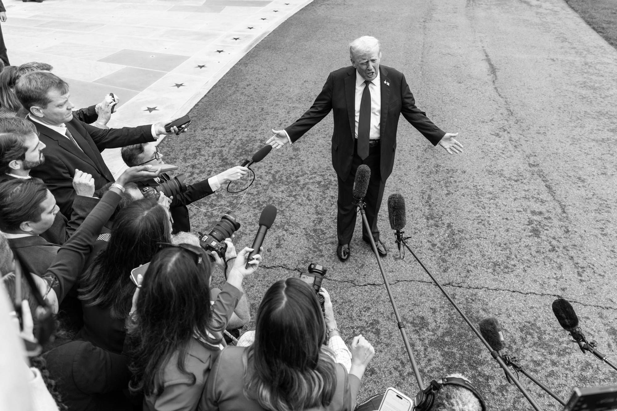 La pau de Trump inunda les portades (que li acaben dient amén)