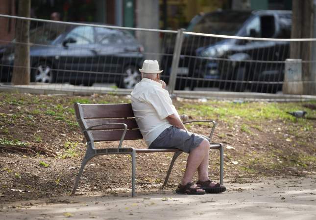 Imagen de un jubilado en un parque | Europa Press