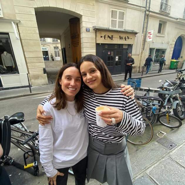Rosalía amb l'Helena, co fundadora de Cortado / Instagram