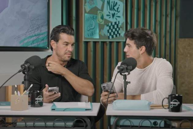 La cara de Mario Casas quan s'adona que vol donar 500 euros / YouTube