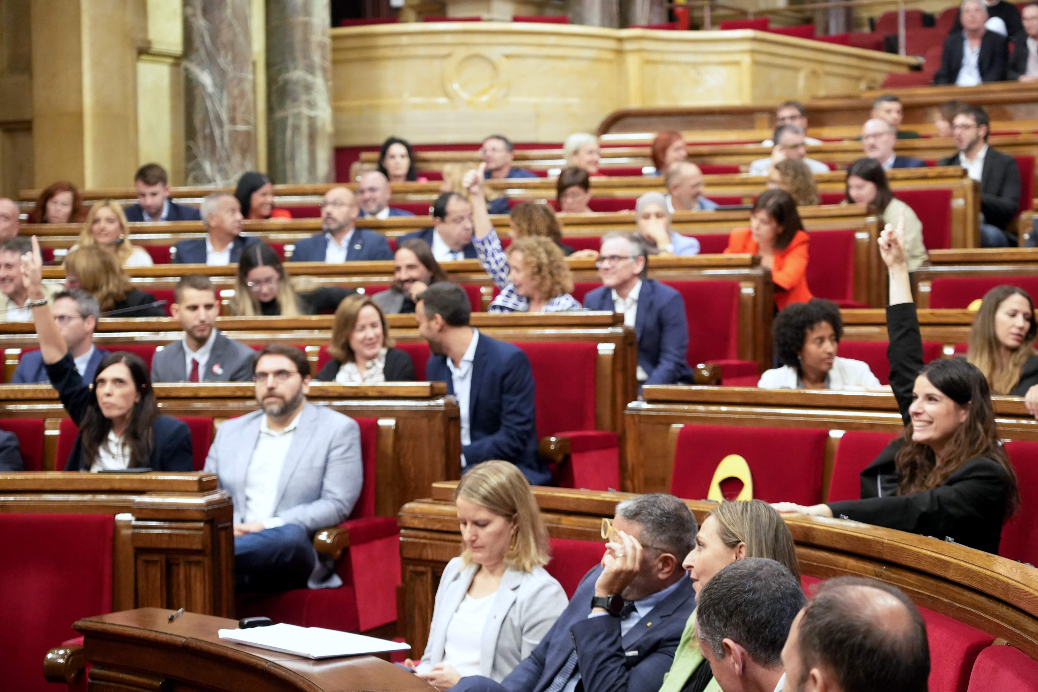 El Parlament aprova la comissió sobre feixisme, discursos d'odi i racisme entre acusacions de "censura"