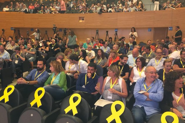 Consell Naciona ERC llaços grocs  Carlota Camps