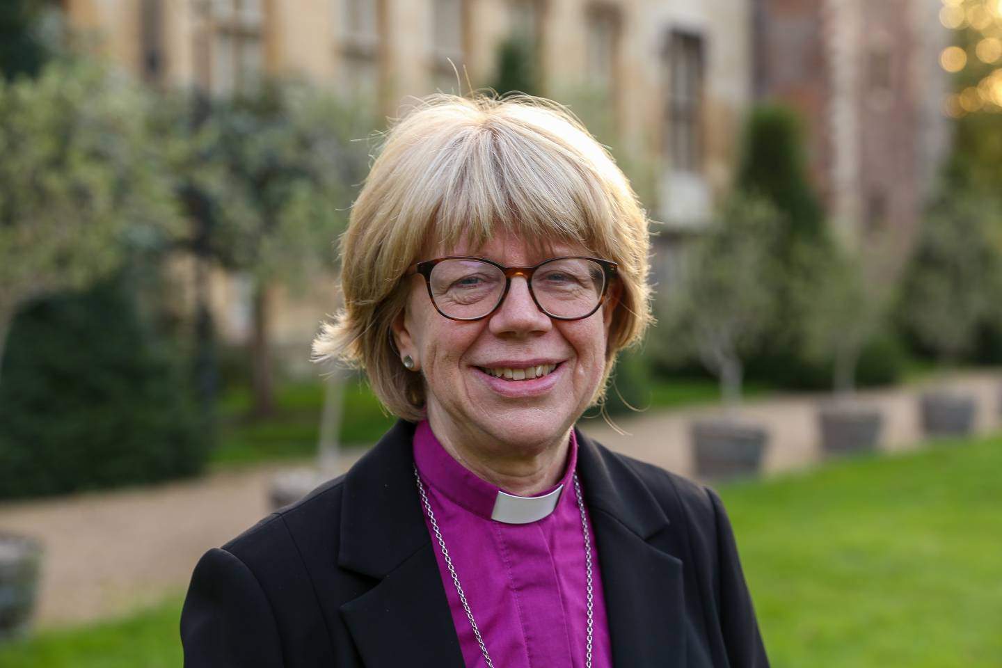 Sarah Mullally es converteix en la primera dona arquebisbe de Canterbury i líder de l'Església anglicana