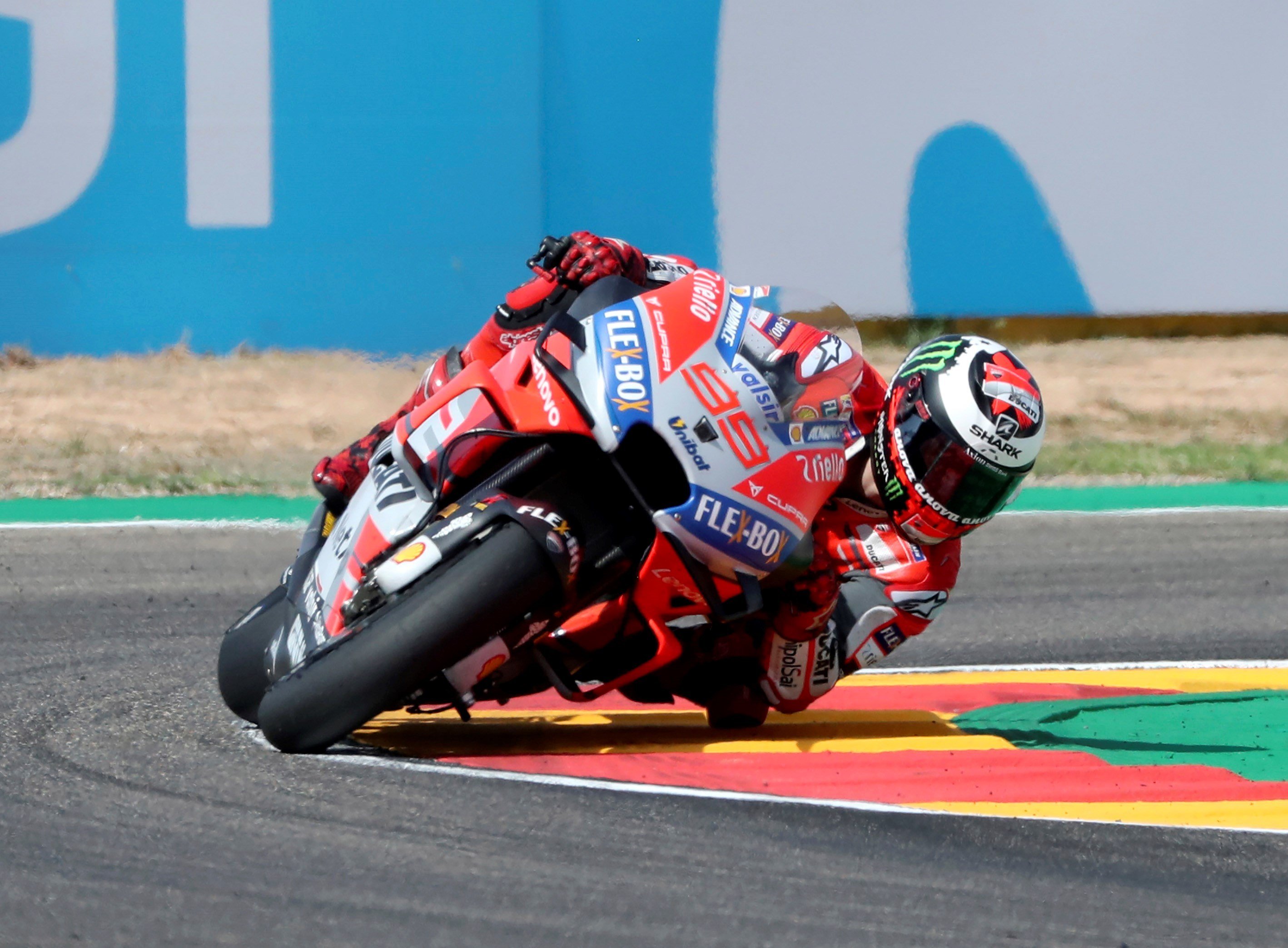 Triplete de Lorenzo y doblete de Ducati en el GP de Aragón