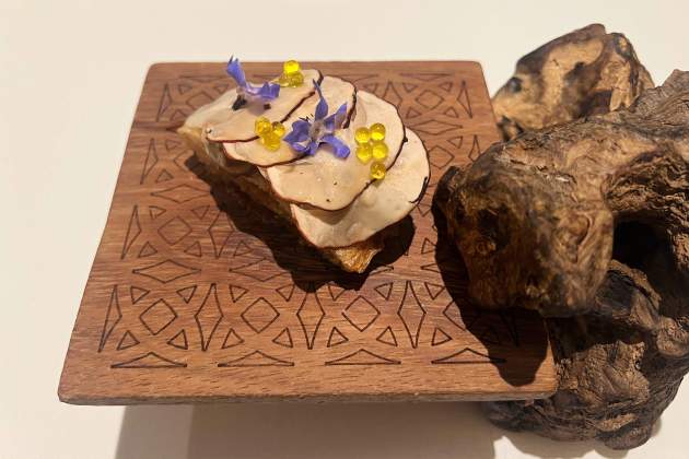 Coca sense farina amb ceps i burrata   Disfrutar   Rosa Molinero Trias