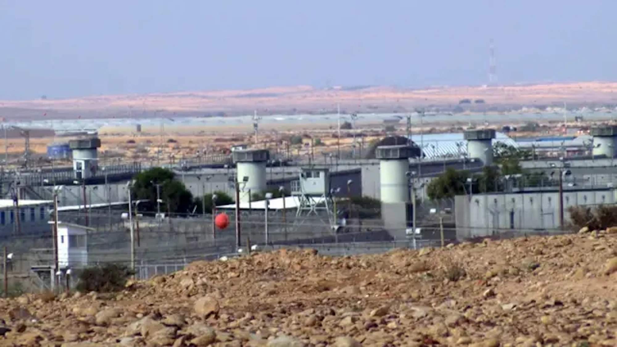 Així és Saharonim, la presó ubicada al mig del no-res on Israel reté la tripulació de la Flotilla