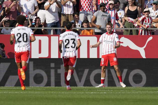 El Girona celebra un gol de Vanat contra el València / Foto: EFE El Girona celebra un gol de Vanat contra el València / Foto: EFE