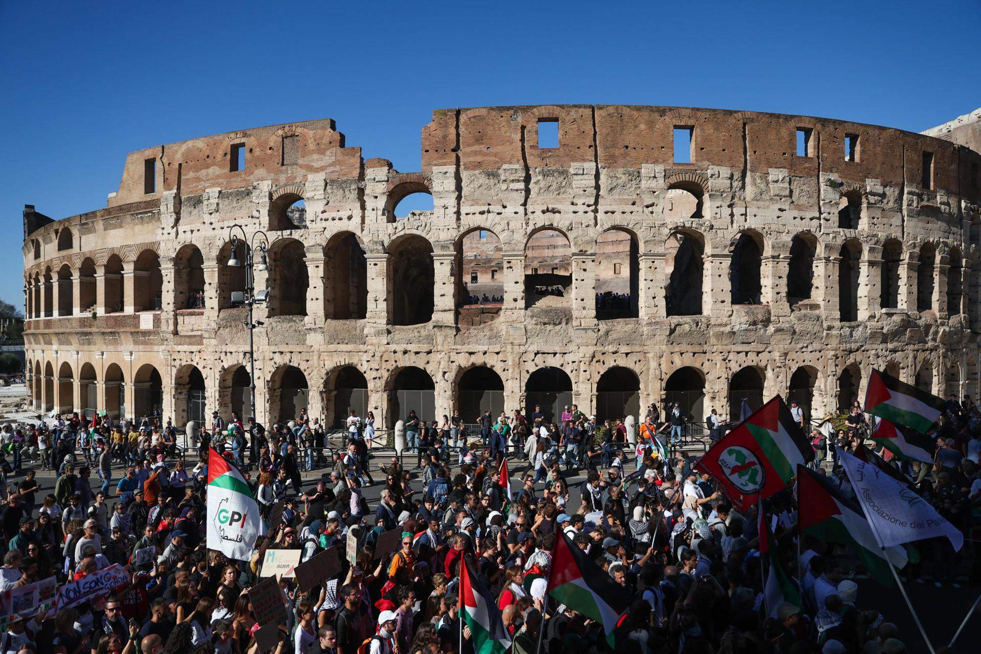 Manifestació pro Palestina al Colosseu romà / EFE