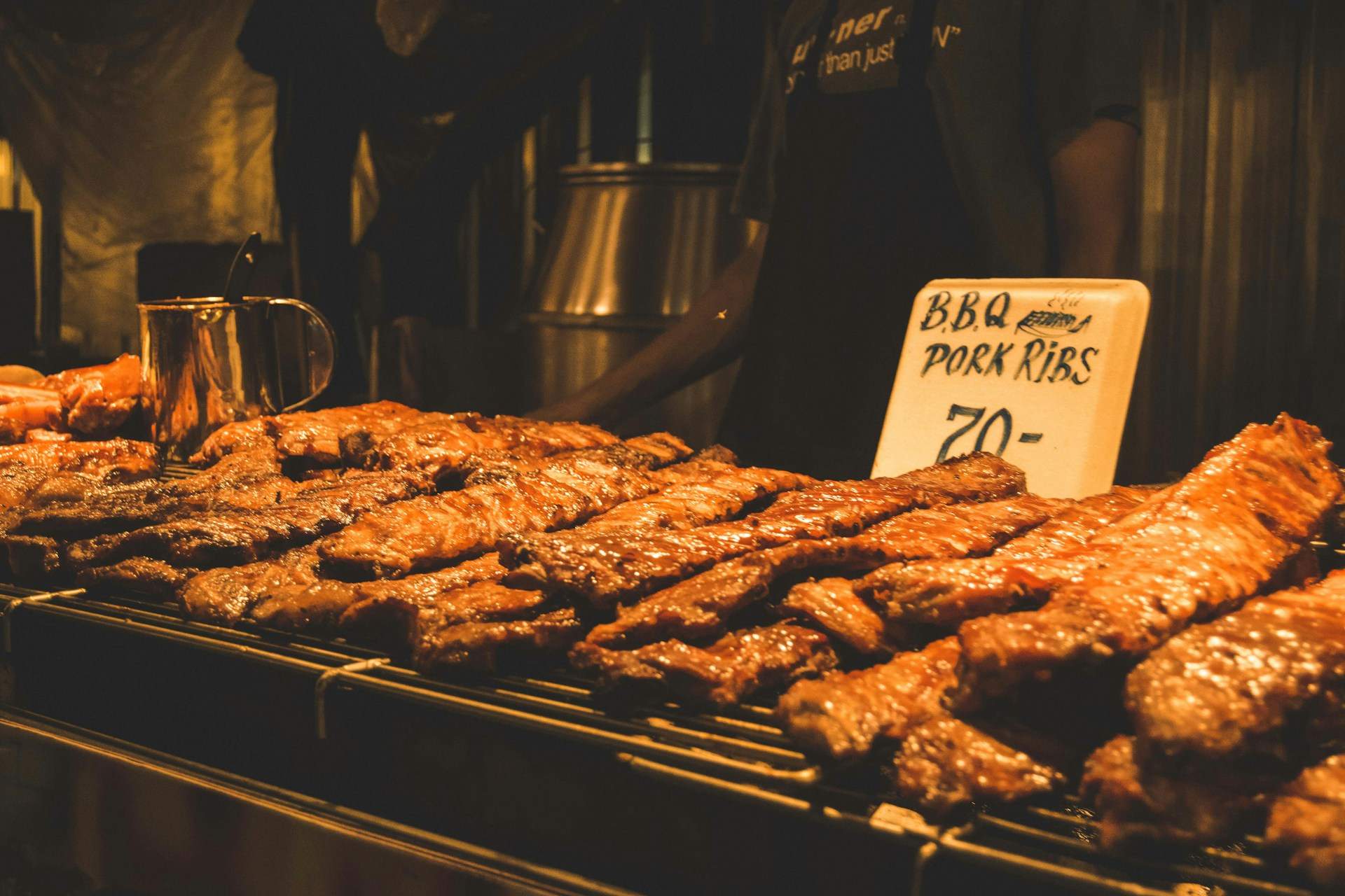 Un carnicero explica la forma más fácil de cocinar las costillas de cerdo: "No da trabajo..."
