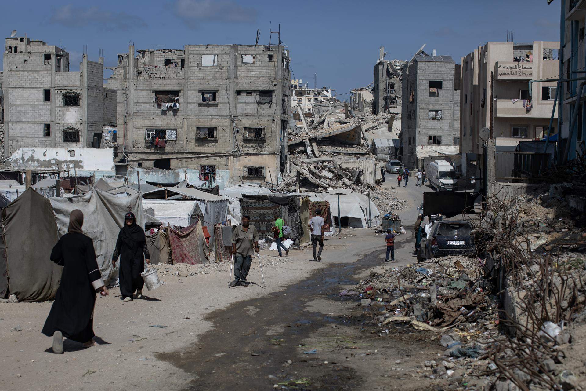 Una ONG egipcia empieza a levantar “el campamento más grande” para desplazados en Gaza