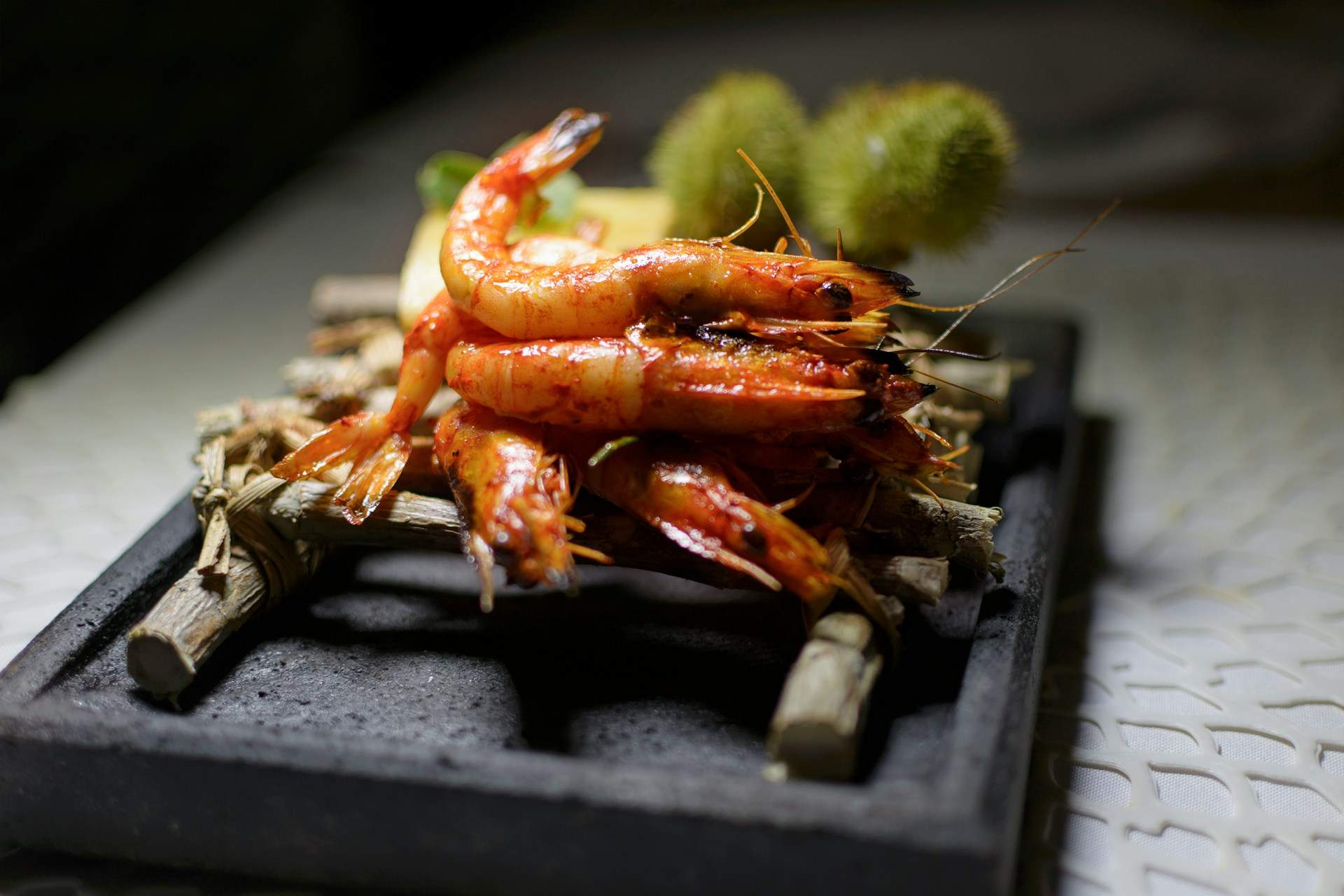 ¿Por qué las gambas rojas cambian de color?