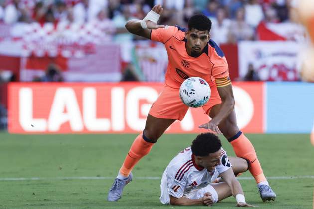 Ronald Araujo falta Sevilla Barça EFE