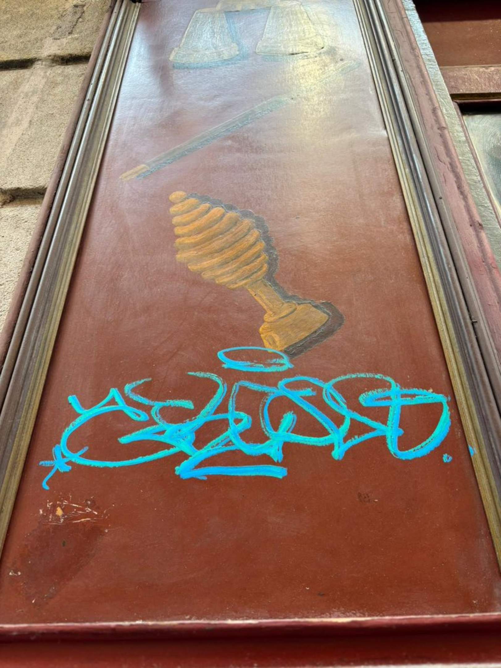 Vuelven a vandalizar la fachada de El Rei de la Màgia