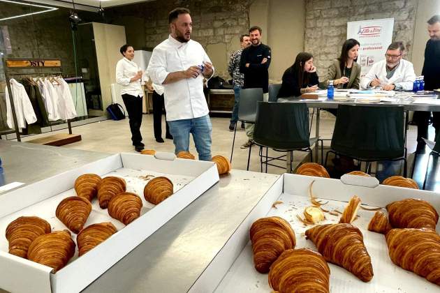 Jurat deliberant al concurs del Millor Croissant de l'Estat Foto Oriol Foix