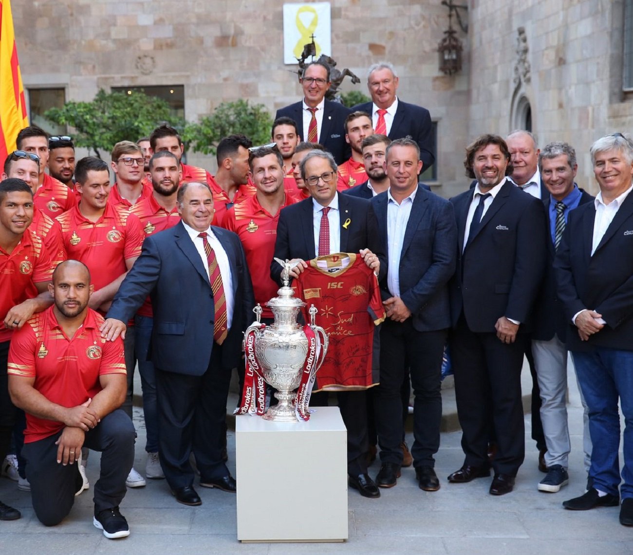 Els Dragons Catalans ballen la 'haka' a Quim Torra