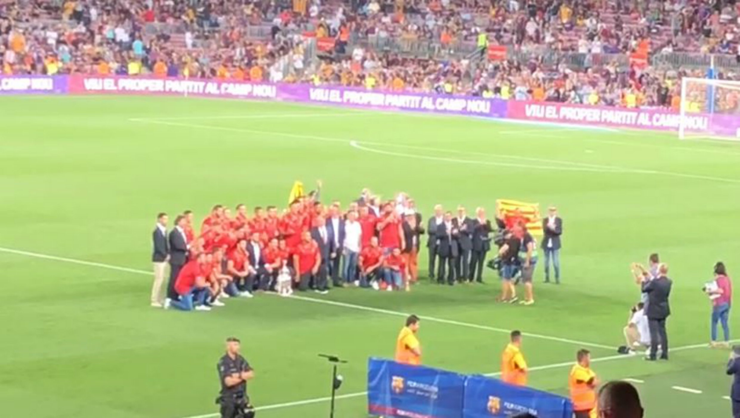 VÍDEO: El Camp Nou se vuelca con los Dragons Catalans