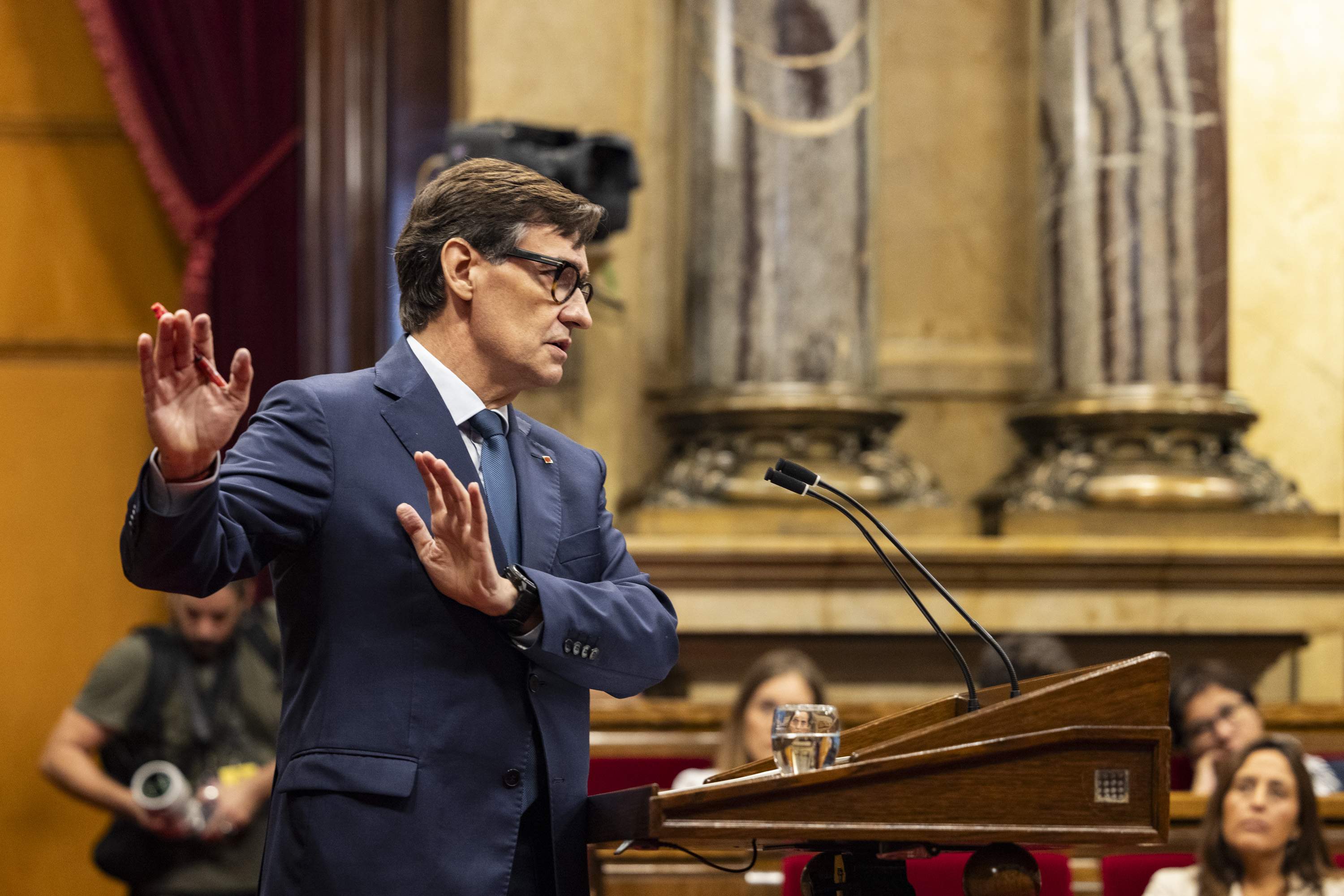 Illa esquiva la presión de Junts y ERC multiplicando las promesas de nuevas viviendas