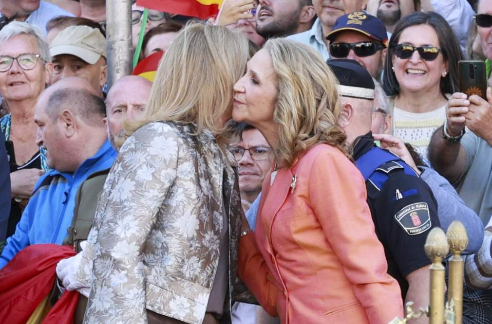 Beso infantes GTRES