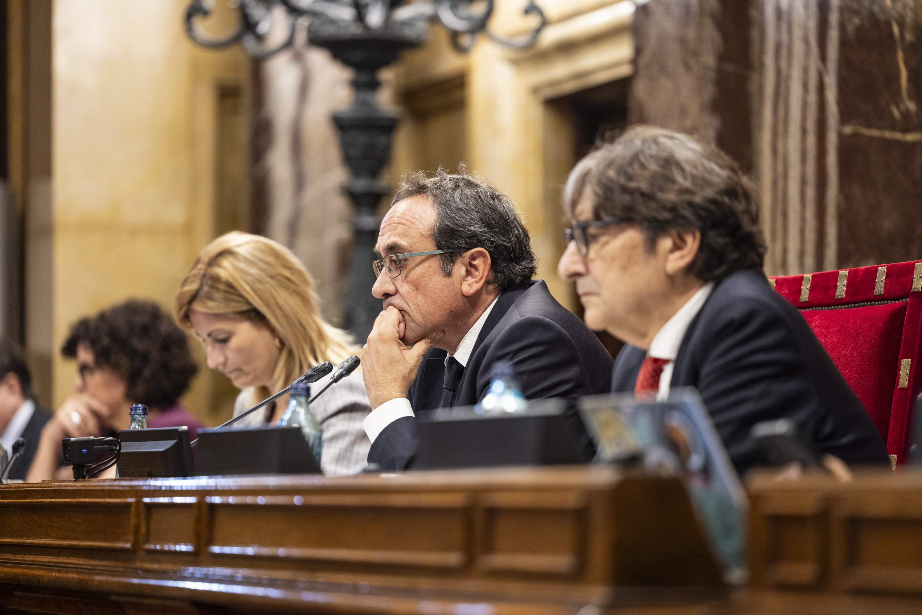 La Fiscalia considera desproporcionat que el Parlament demani el B2 de català als seus xofers