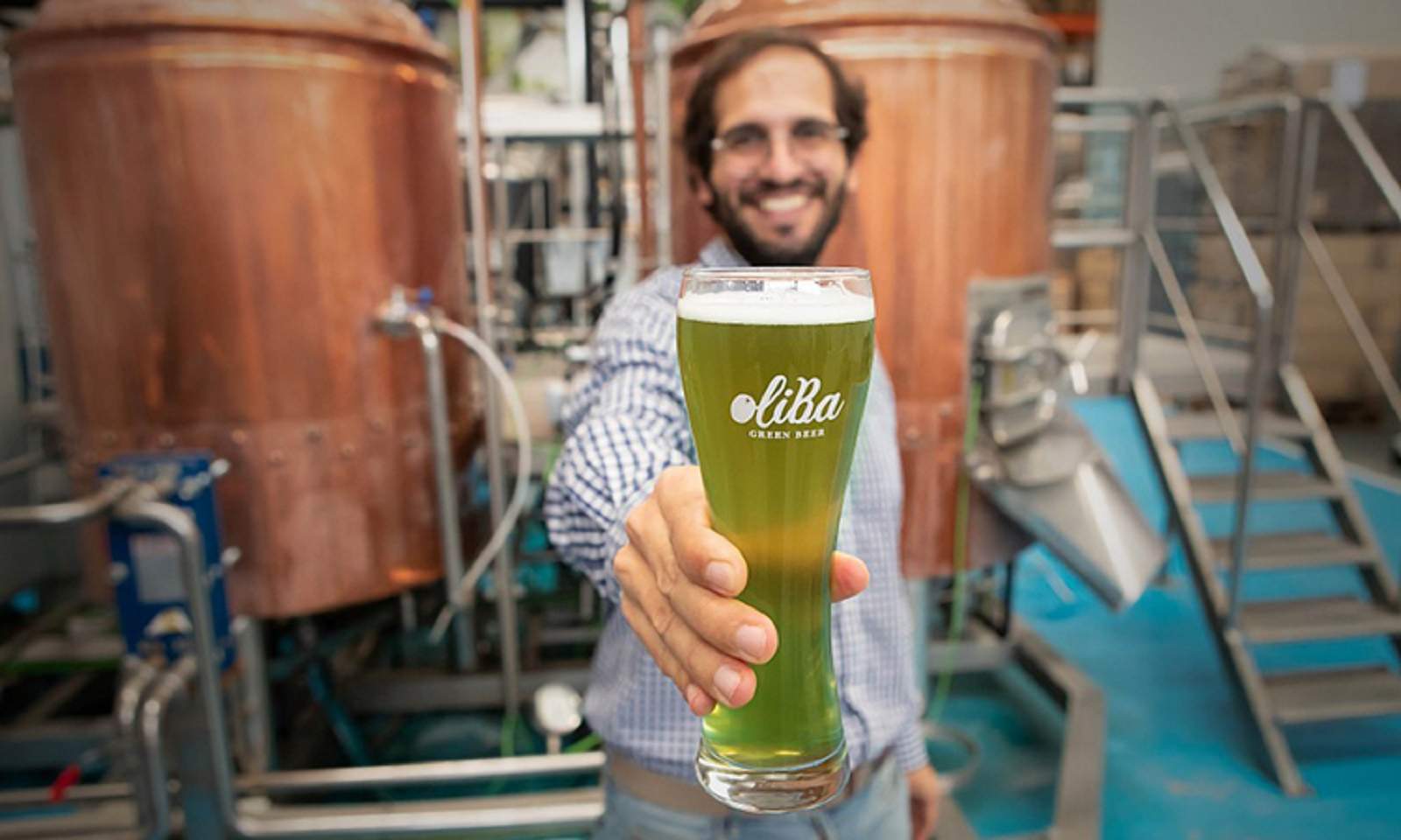 Portada Oliva Green Beer cervesa oli d'oliva Foto Oliba Green Beer