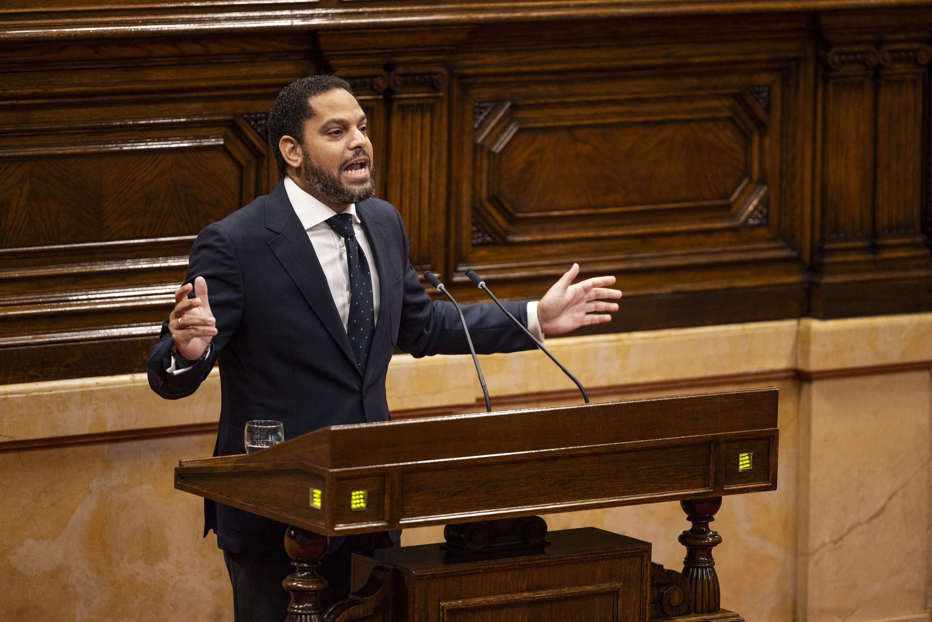 Vox dispara contra Feijóo i la seva cúpula: “clan gallec amb pràctiques de contrabandistes de ria”