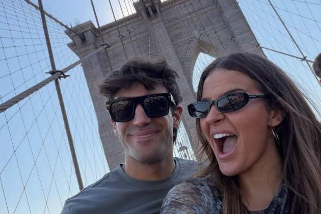 Laura Escanes i Joan Verdú al pont de Brooklyn / Instagram Laura Escanes i Joan Verdú al pont de Brooklyn / Instagram