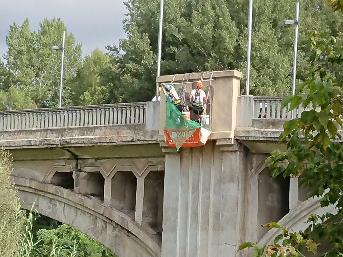 Girona i Sarrià de Ter retiren les àguiles franquistes del pont de l'Aigua