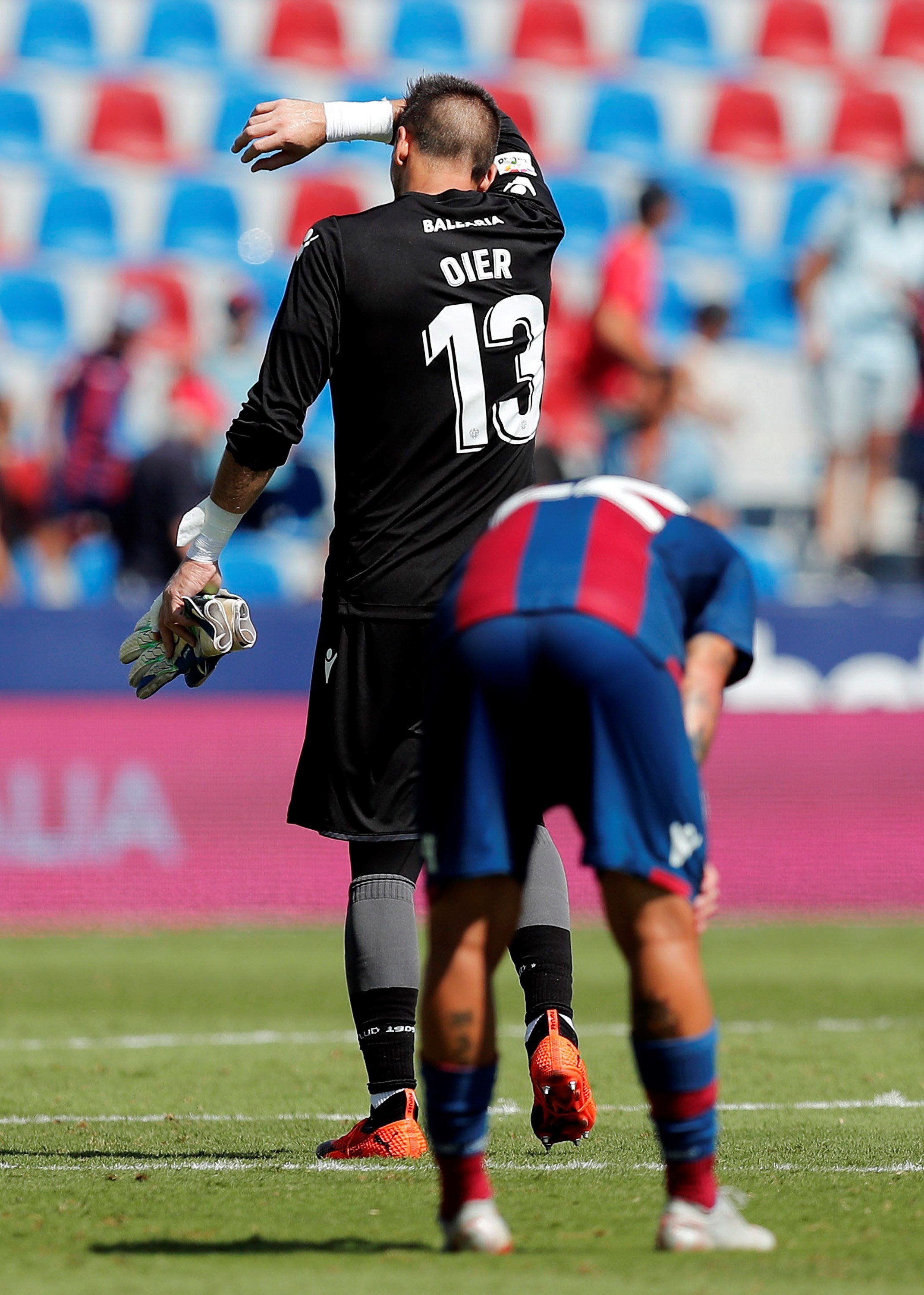 Un exjugador del Barça insulta a su afición