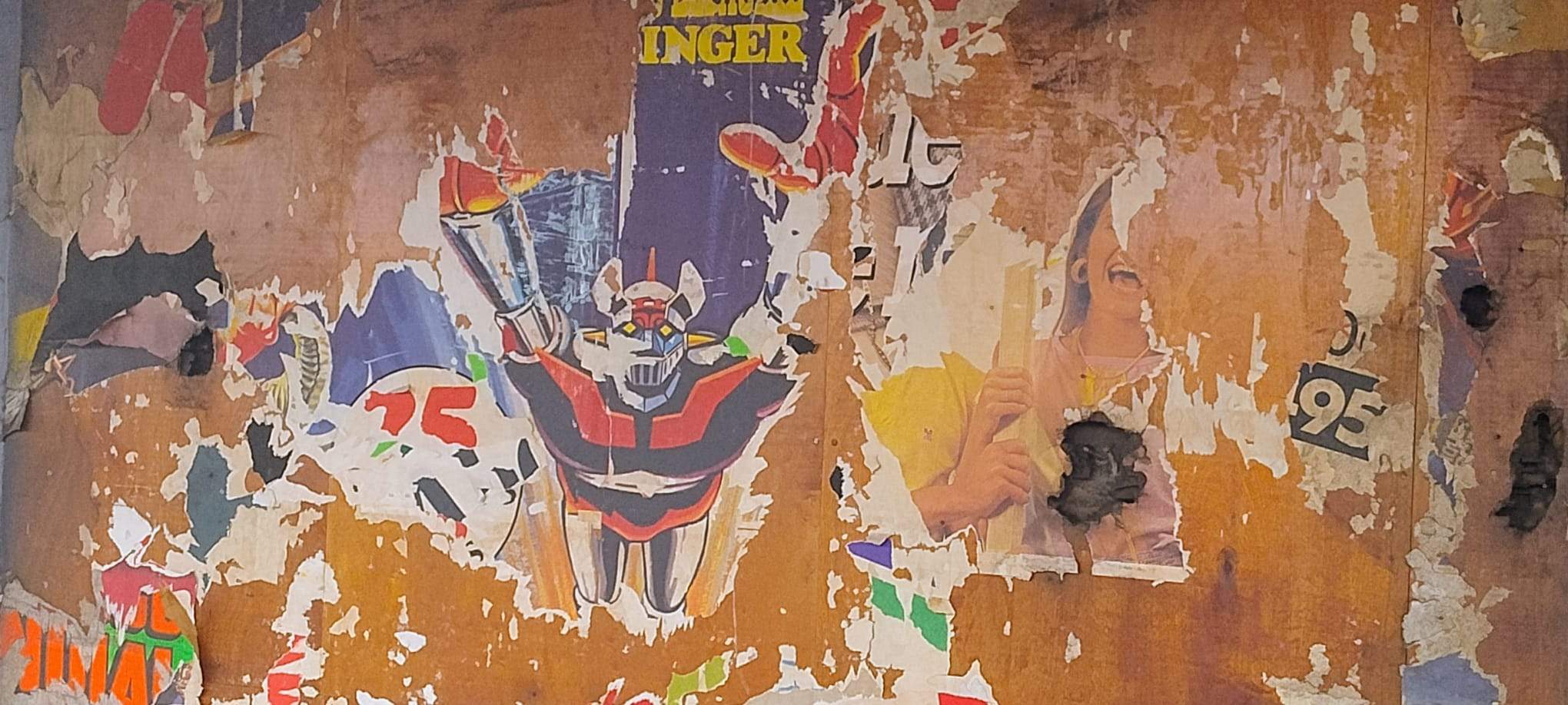 Mazinger Z aparece en los túneles del Metro de Barcelona