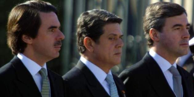 Federico Trillo, entre José María Aznar y Ángel Acebes Federico Trillo, entre José María Aznar y Ángel Acebes
