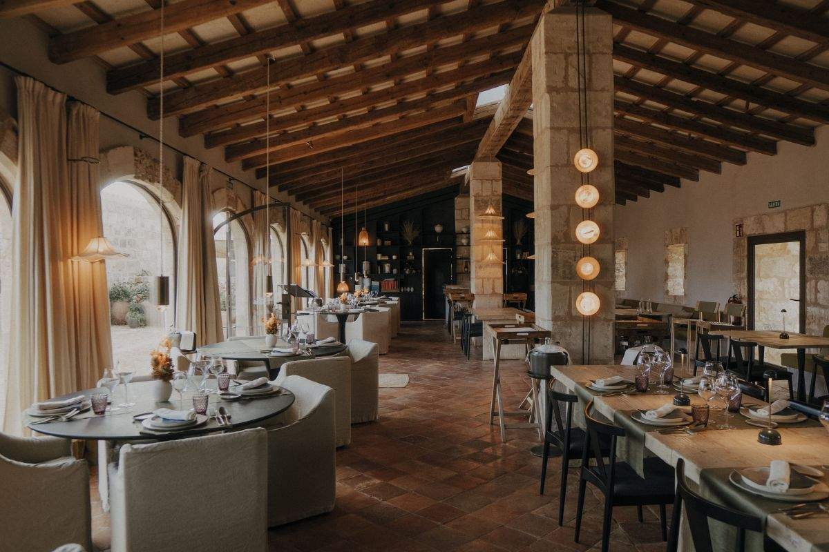 Vermell, restaurant de l'hotel Vestige Son Vell a Menorca, tanca la tercera temporada amb menú especial