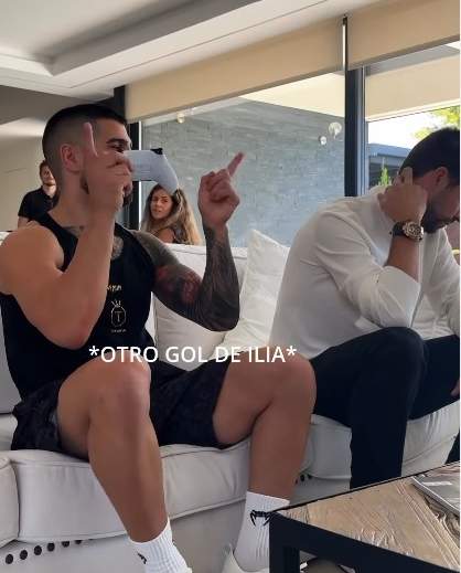 La chica del fondo que recuerda a Shakira Instagram La chica del fondo que recuerda a Shakira Instagram