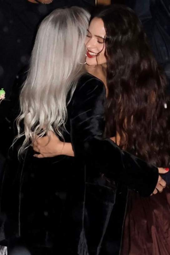 Rosalía con su madre Pilar Tobella/ Instagram Rosalía con su madre Pilar Tobella/ Instagram